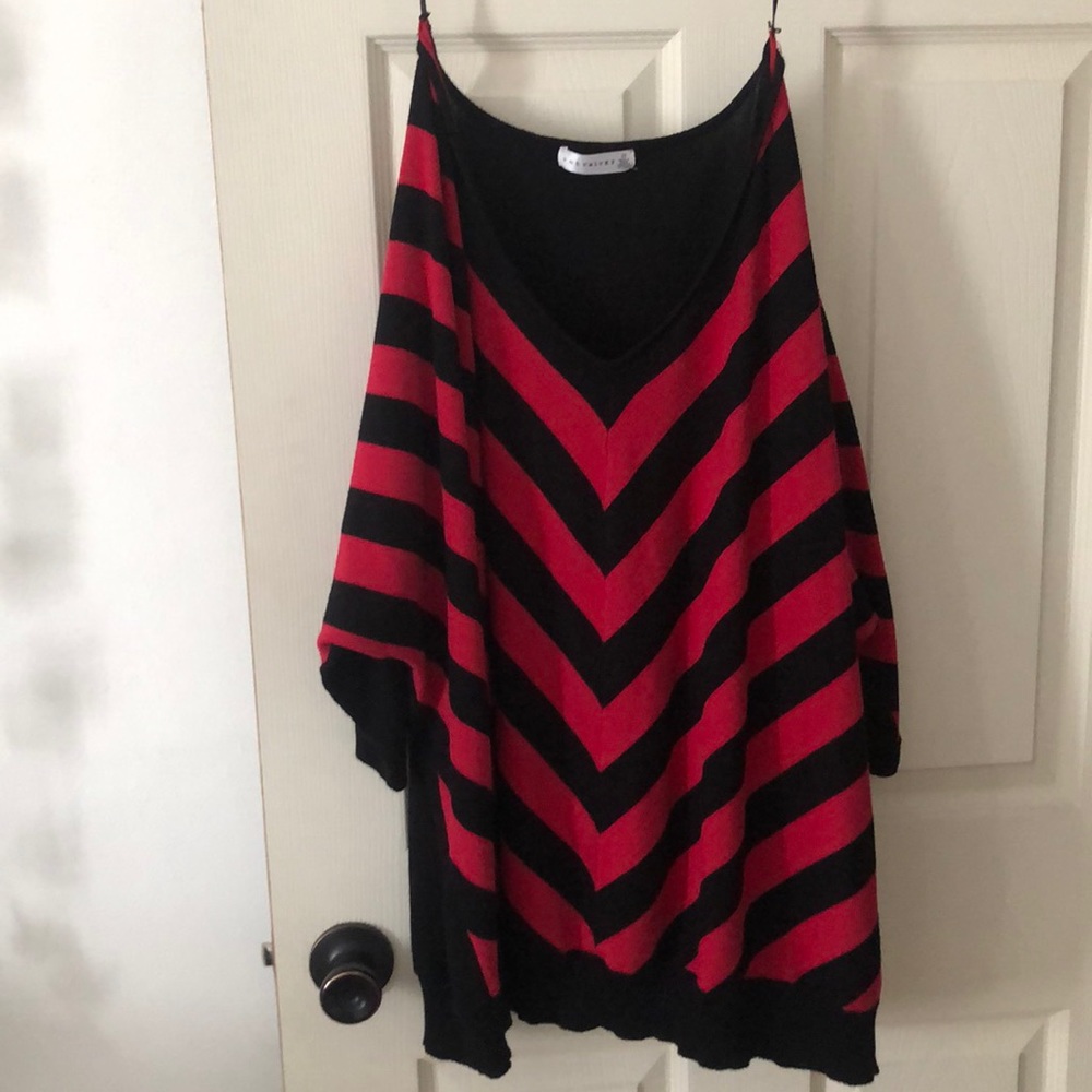 Women's Red & Black Striped V-Neck Pullover Top